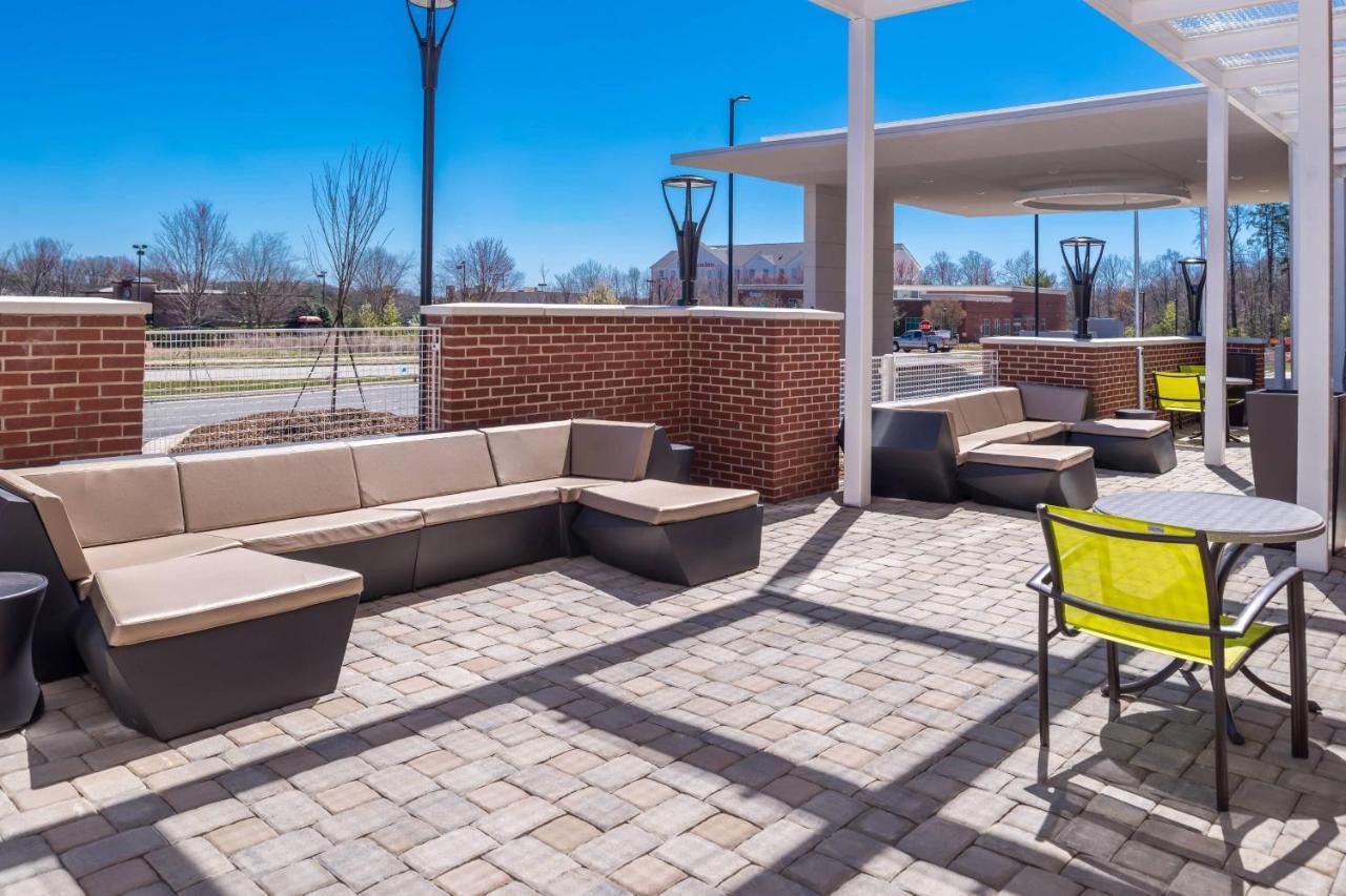 Springhill Suites By Marriott Greensboro Airport Exterior foto